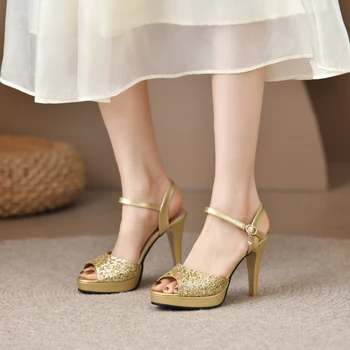 صنادل ذهبية بكعب عالٍ جديدة 8