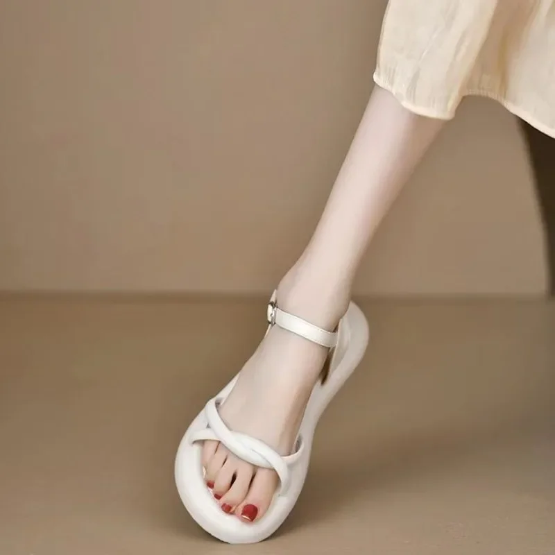 

Сандалии женские с открытым носком, пляжная обувь с однослойной пряжкой, уличные босоножки на плоской резиновой подошве, без каблука, лето 2024