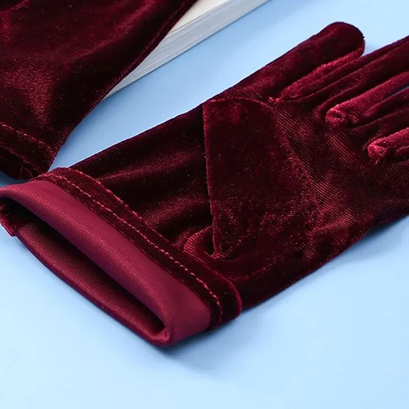 Short Opera Velvet Gloves for Women Flapper Stretchy Wrist Length Banquet Gloves Tea Party Costume Christmas Accessories