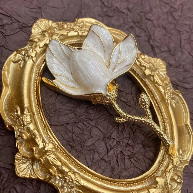 Vintage White Flower Brooch Retro Creative Elegant Plant Clothes Pins 1