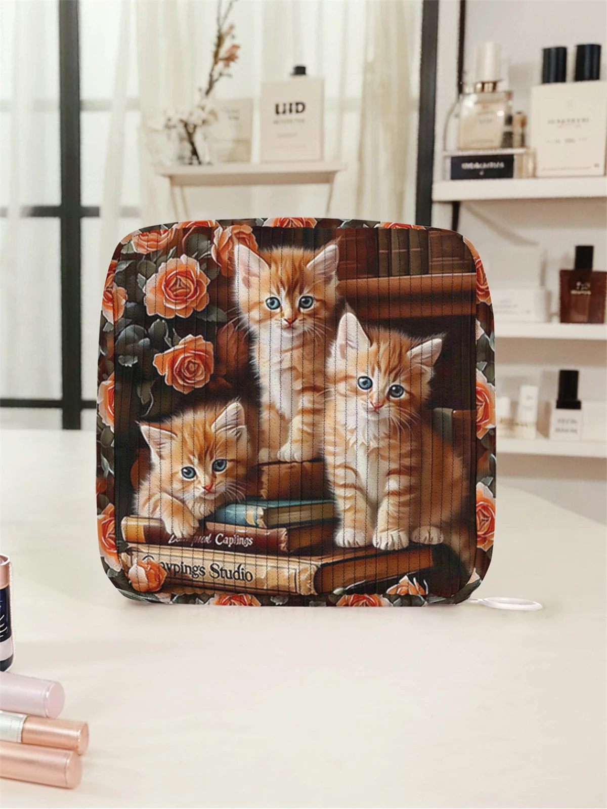 Cute cartoon cat pattern printed sanitary napkin storage bag, women's lightweight tissue bag, sanitary tissue bag