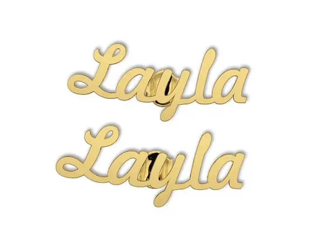 

Senfai, персонализированные серьги-гвоздики с именем индивидуальные инициалы для женщин, индивидуальное название, серьги из нержавеющей стали, ювелирные изделия с изображением шрифтов