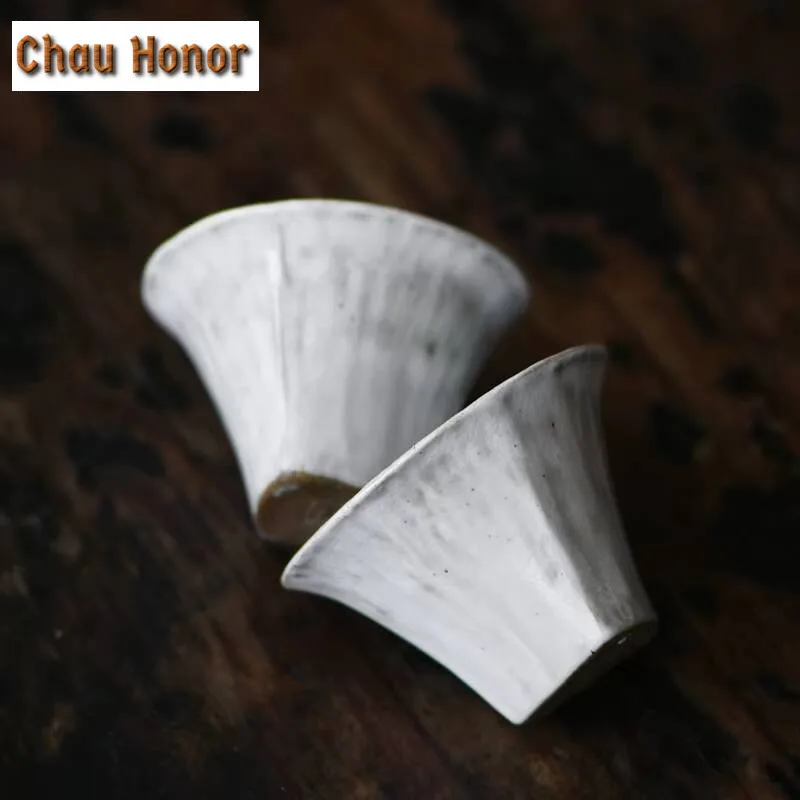 2pc/set Handamde Powder Yin Ceramic Teacup Hand Made Coarse Cup Creative Triangle Master Cup Small Sake Mug Kung Fu Teaset 22ml