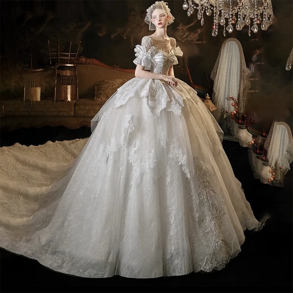 Maßgeschneidertes Luxus-Brautkleid im Dubai-Prinzessinnen-Stil mit Kristallen und 3D-Blumen, Ballkleid-Hochzeitskleid 2026, Rückenfreies Brautkleid mit Schleppe für Damen – Detail 5