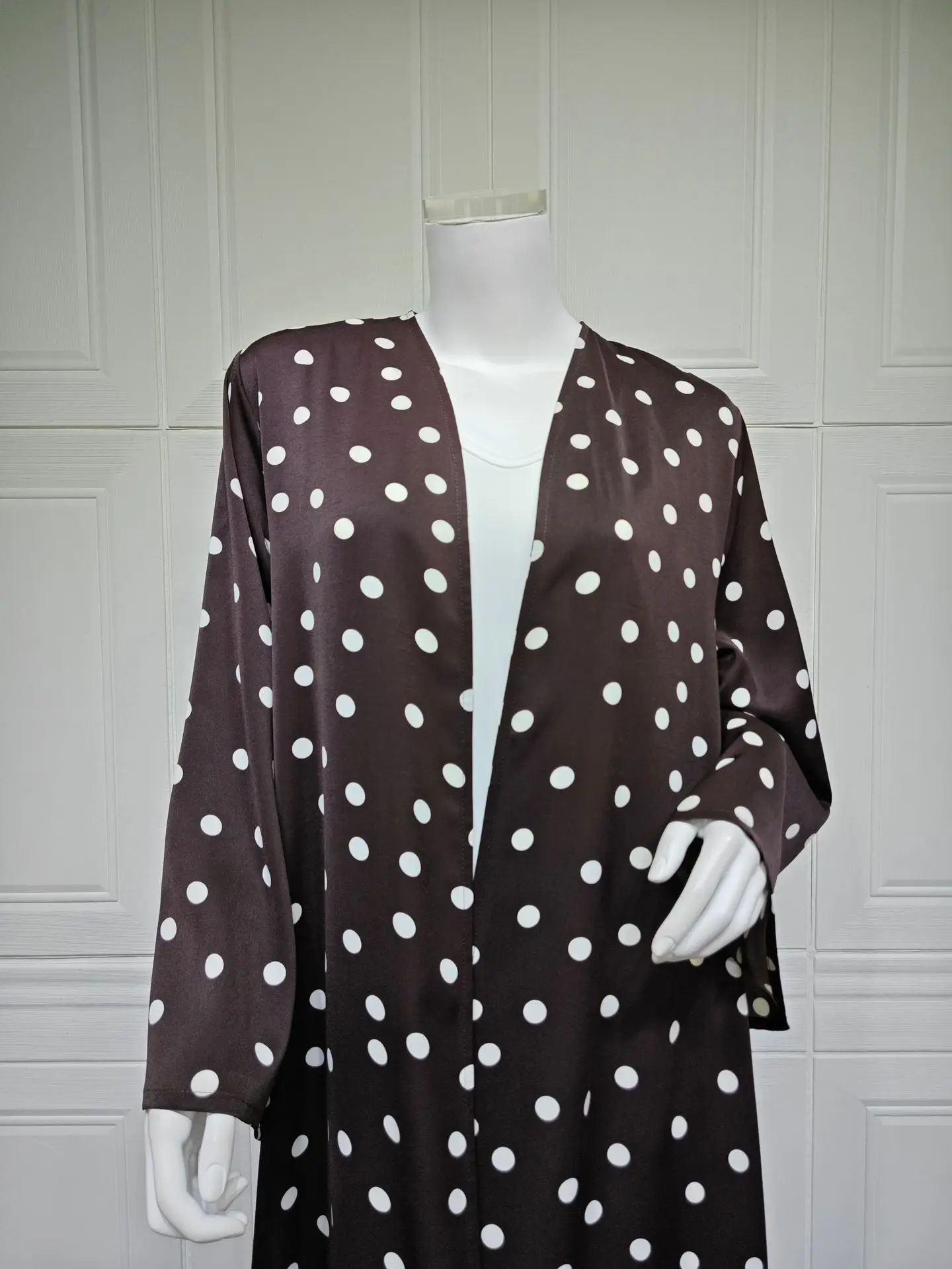 Zahraa 2026 EID Ramadan Muslim Women Abaya 2pcs Set with Hijab Elegant Islamic Wear Classic Polka Dots Open Abaya 4