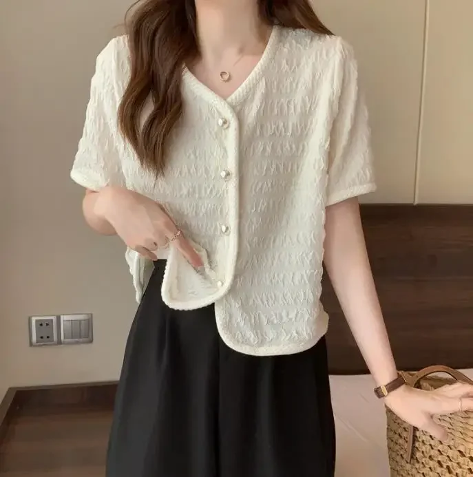 

V-neck short sleeved shirt