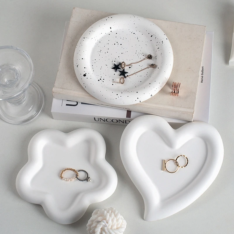 

Creative Storage Tray Irregular Rings Jewellery Display Plate White Art Plaster Dish Home Desktop Decor Photography Prop Bowls