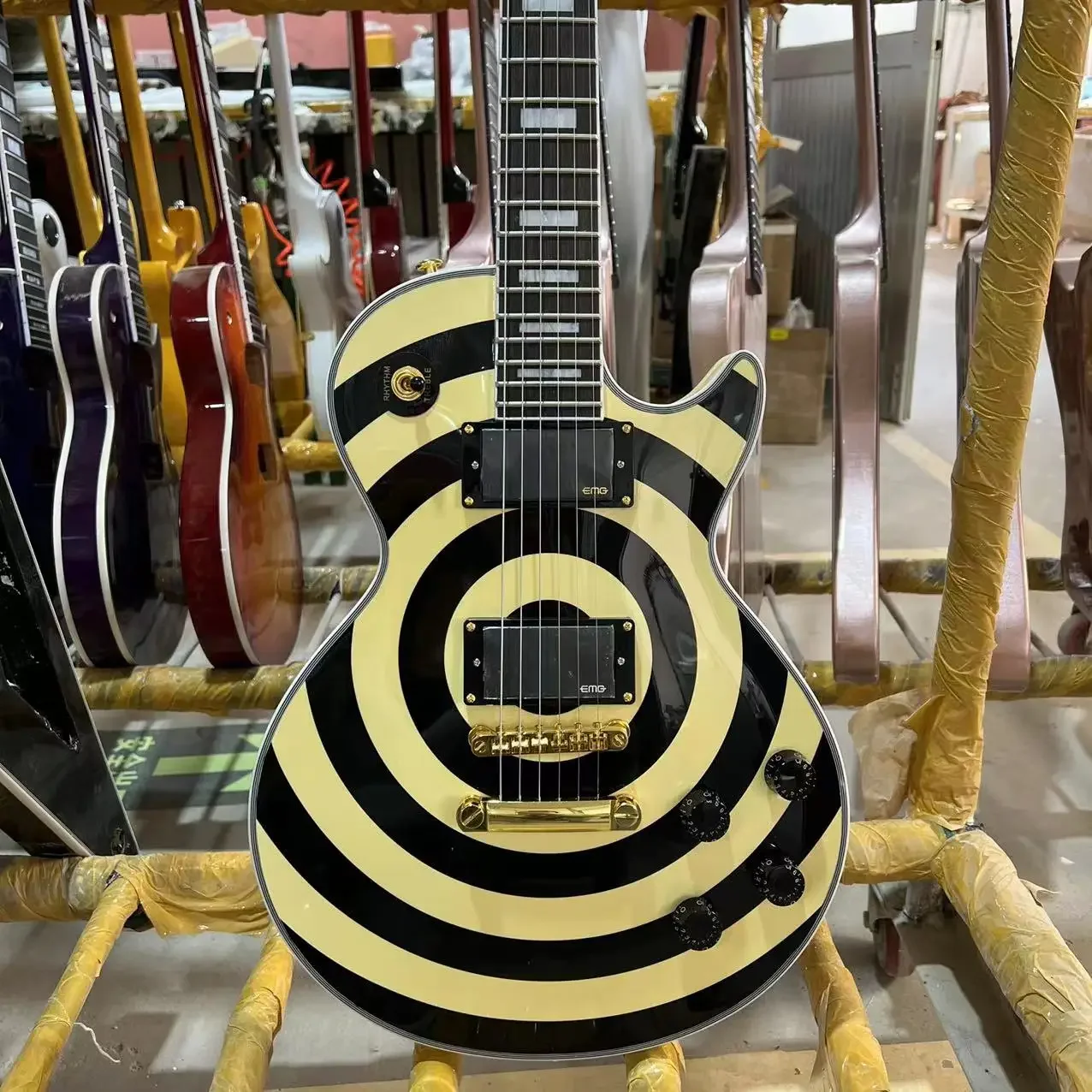 

Электрическая гитара Zakk, корпус из красного дерева, золотая фурнитура, фингерборд из палисандра, пикапы EMG, кремово-желтого цвета, Бесплатная доставка гитара