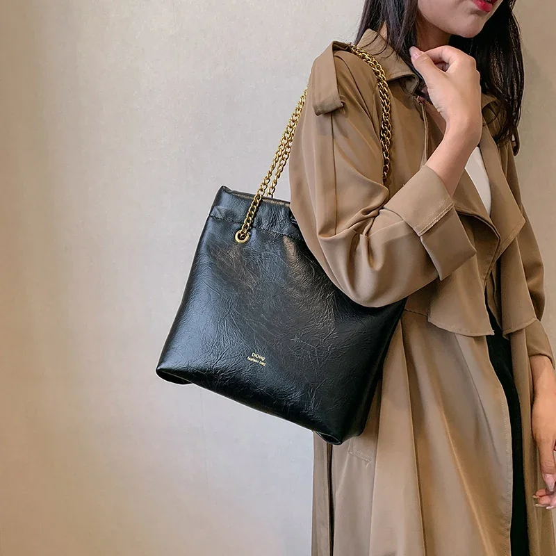 

2023 Ins Women's Versatile Casual Shoulder Bag Adult Fashion PU Square Shopping Bag Unisex Large Capacity Metal Chain Handbag