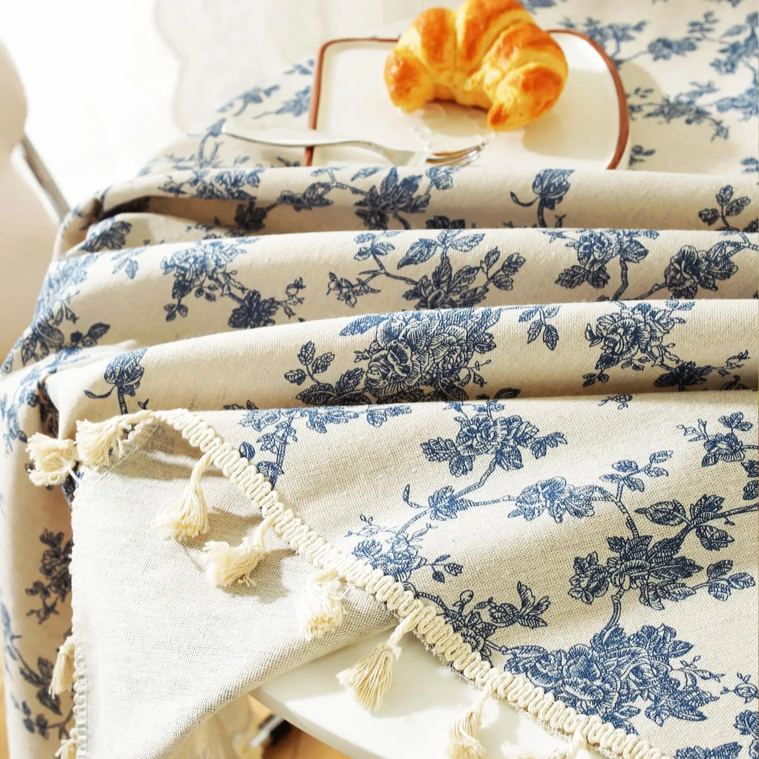 Pastoral Round Vintage Cotton Linen Washable Table Cloth Blue Flower Table Cover for Patio Table Dining Room Decor table cloth