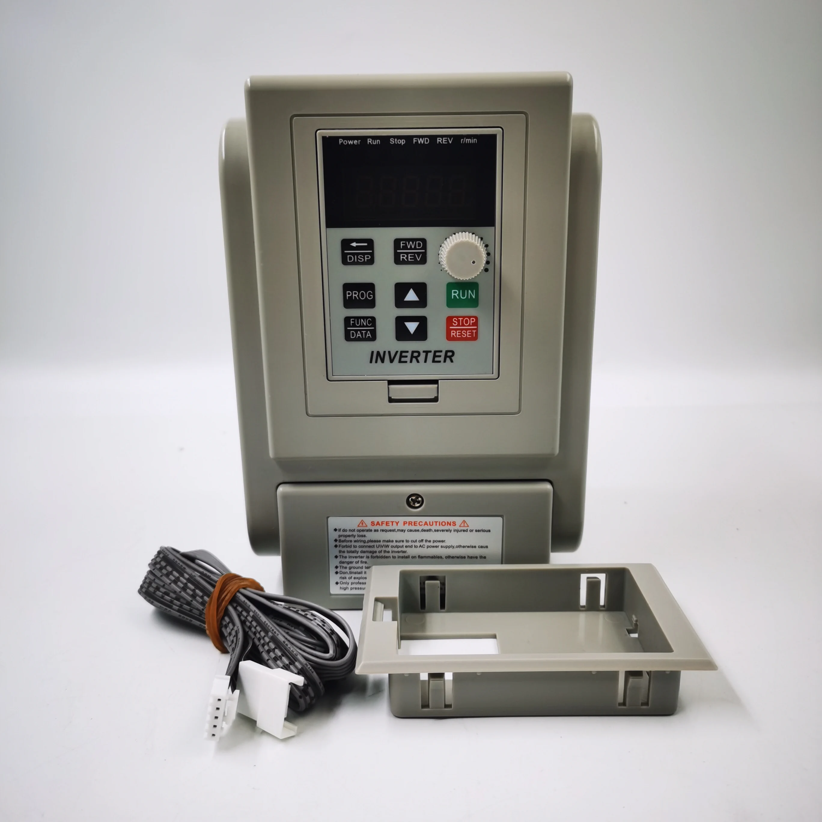 Motor Speed Controller FAN Water Pump motor speed regulator Frequency converter single-phase input and three-phase Output 1.5kw/2.2KW/4KW 220V