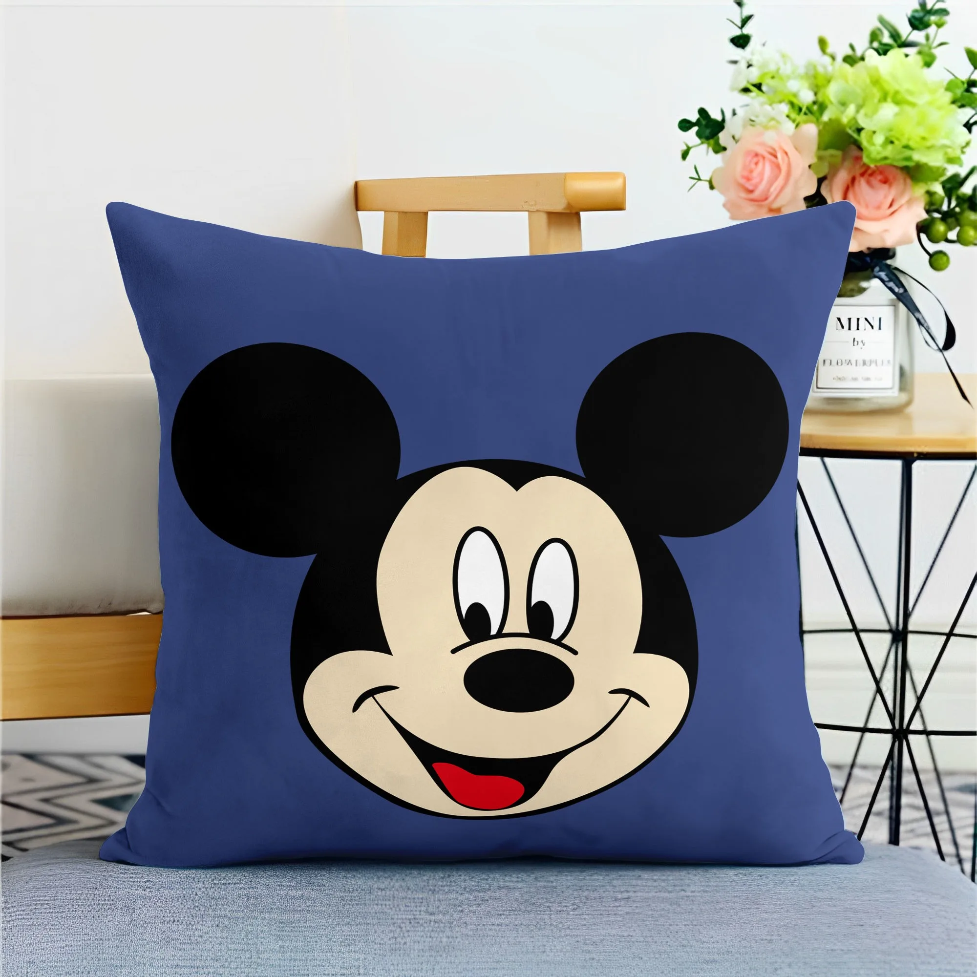 thumbnail image 1 of Funda de almohada de Mickey Mouse de Disney para sala de estar, sofá, oficina, funda de cojín súper suave, decoración para el hogar, dormitorio y habitación, regalo para niños, 1 of 5