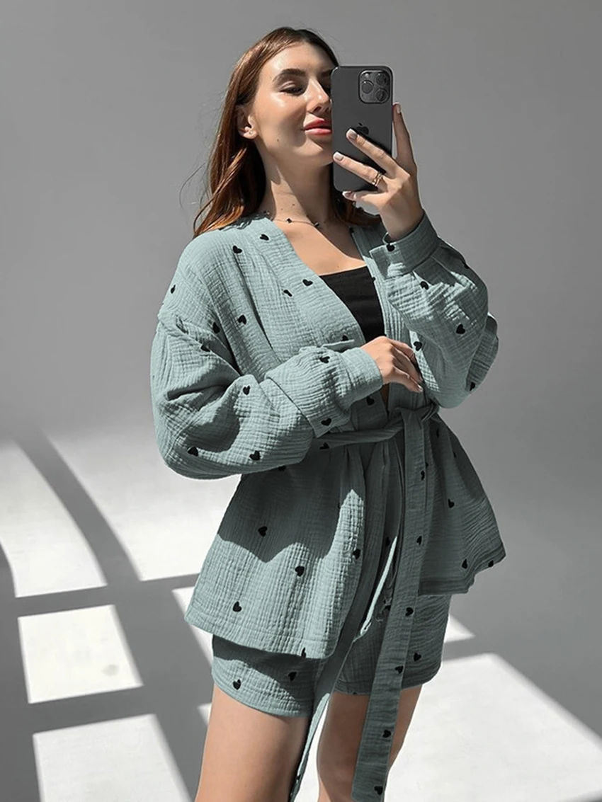 Рисунок 5 - Женский пижамный комплект с V-образным