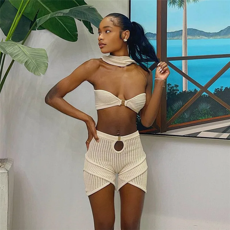 

Женский летний сексуальный топ и шорты, облегающий клубный костюм, повседневный спортивный костюм, женские комплекты с лямкой на шее, трикотажные шорты в рубчик, комплект из 2 предметов