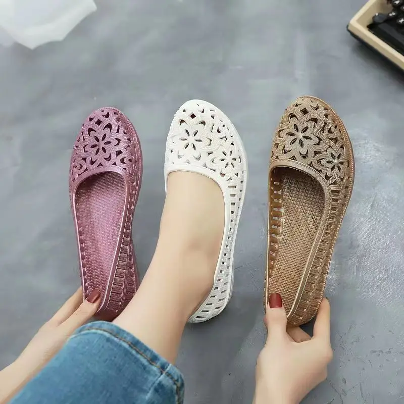 New Woman's Summer Hollow Out Flat Sole Shallow Casual Shoes Soft Sole Non Slip Breathable Mom's Shoes Free Shipping Sandals