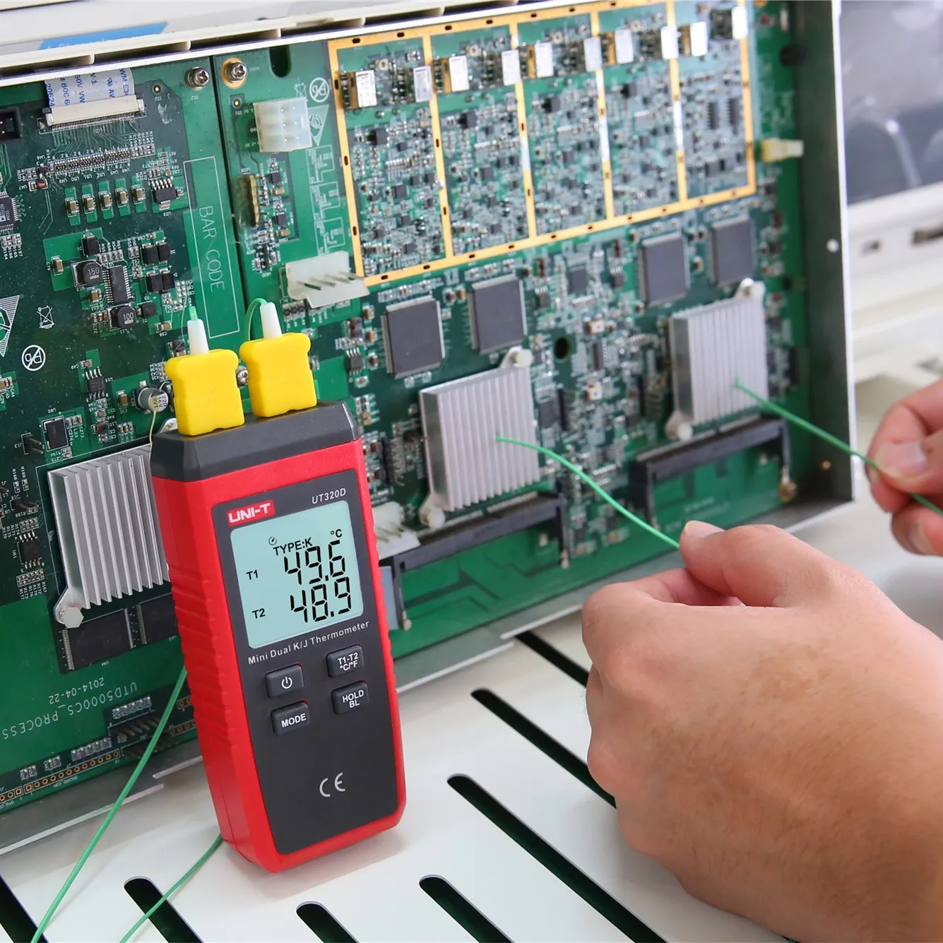 Фото UNI-T UT320D термометр, гигрометр, термокопипель, контактный тип, двухканальный K/J измеритель температуры, UT320A гигрометр, тестер №2