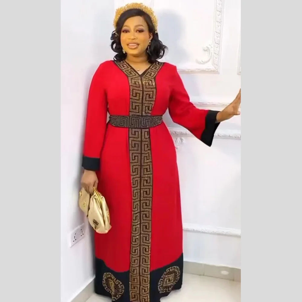 Robe de Luxe en Pierre de Kirchin, Col en V, Ceinture, Élégante