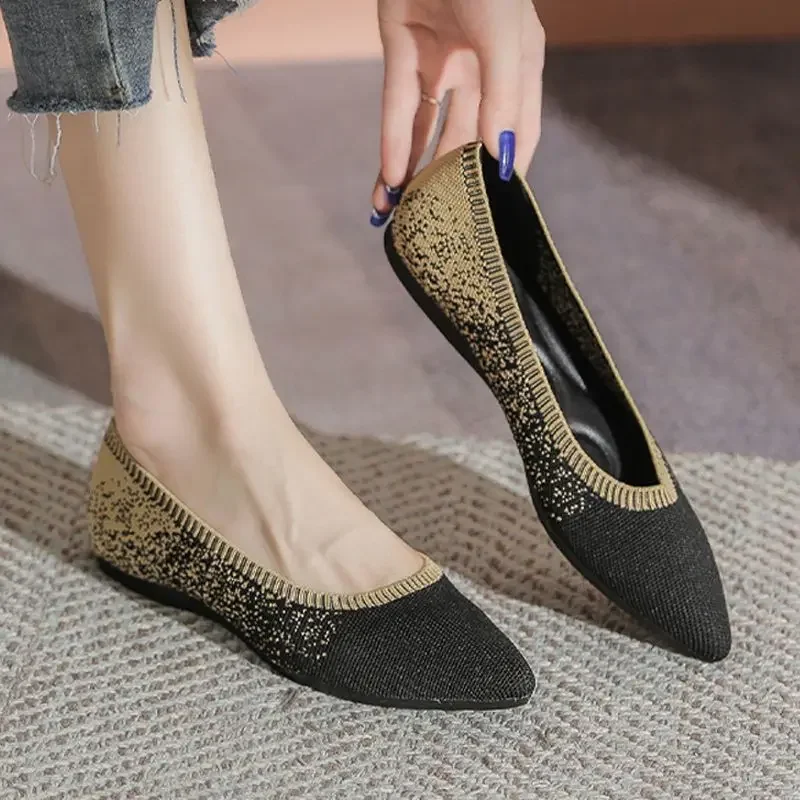 

Женские офисные туфли на плоской подошве, с острым носком