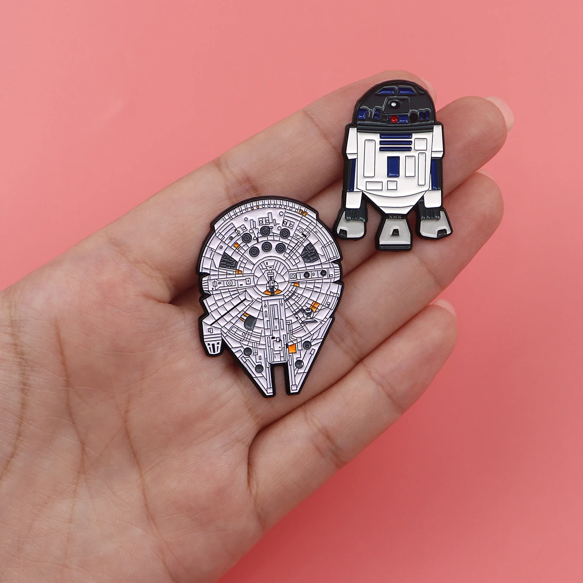 Vintage Emaille-Pins: Coole Roboter-Anstecknadeln, Sci-Fi-Film-Reversnadeln für Jeans, niedliche Cartoon-Pins für Rucksäcke, Sammlerstücke und Geschenke für Fans – Detail 12