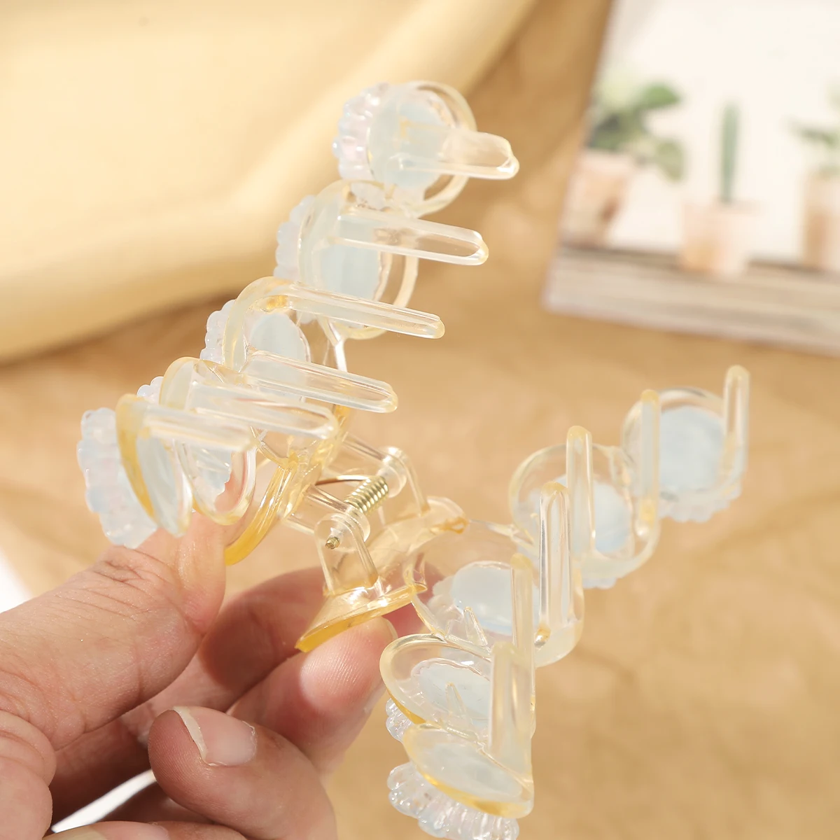 Fashion Women Beach Vacation Hair Claw Bohemia Flower Hair Clips Large Hair Claw Hairpin Women Girls Shark Clip Accessories