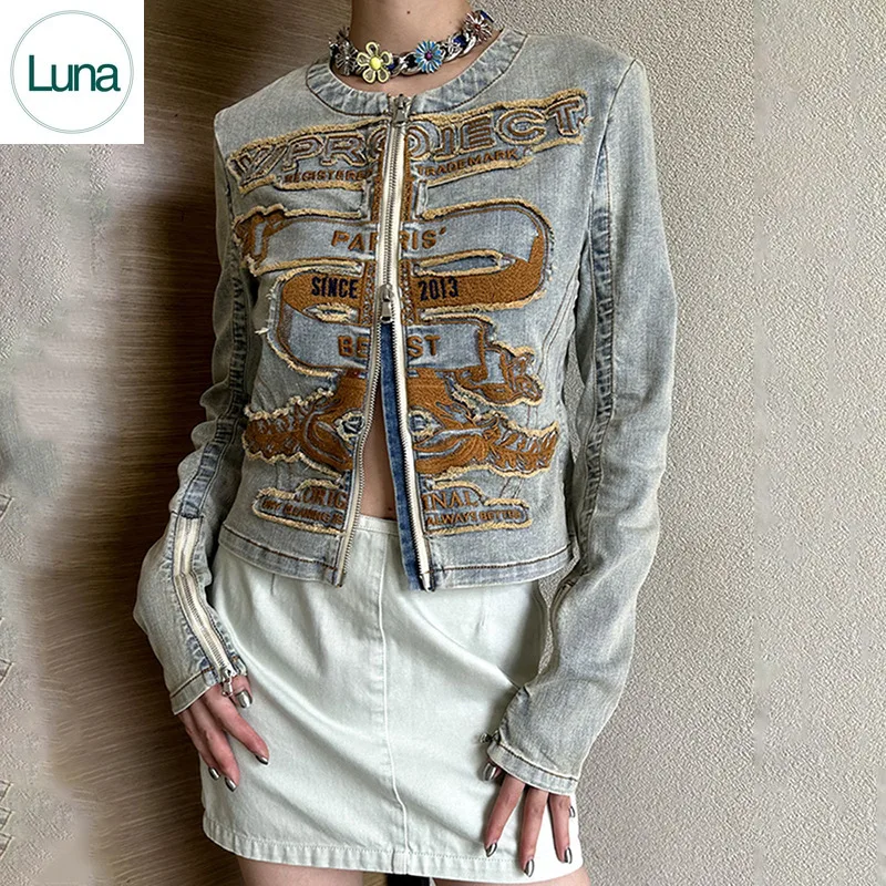 

American style retro high street denim jacket 2023 autumn new niche design sense heavy work embroidery denim jacket for women
