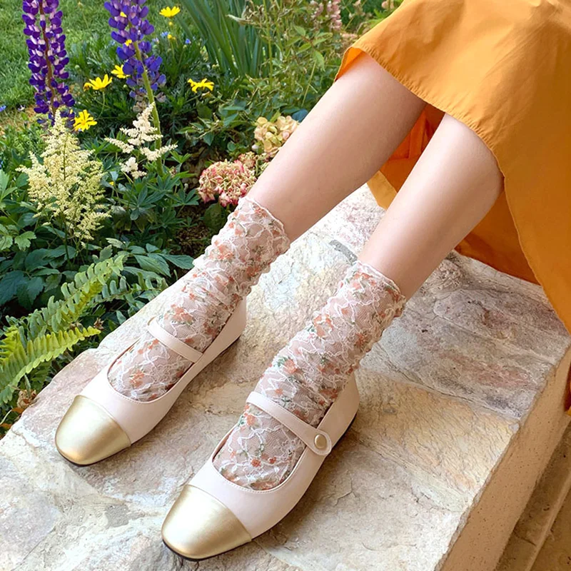 Рисунок 5 - Женские кружевные носки в стиле "Лолита"