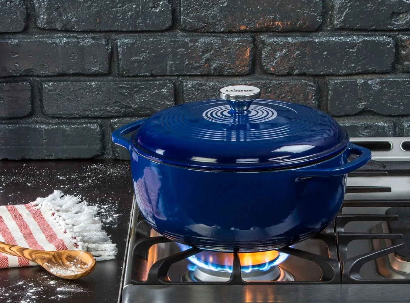 Lodge Cast Iron Lodge Enamel 6-qt. Dutch Oven - Blue