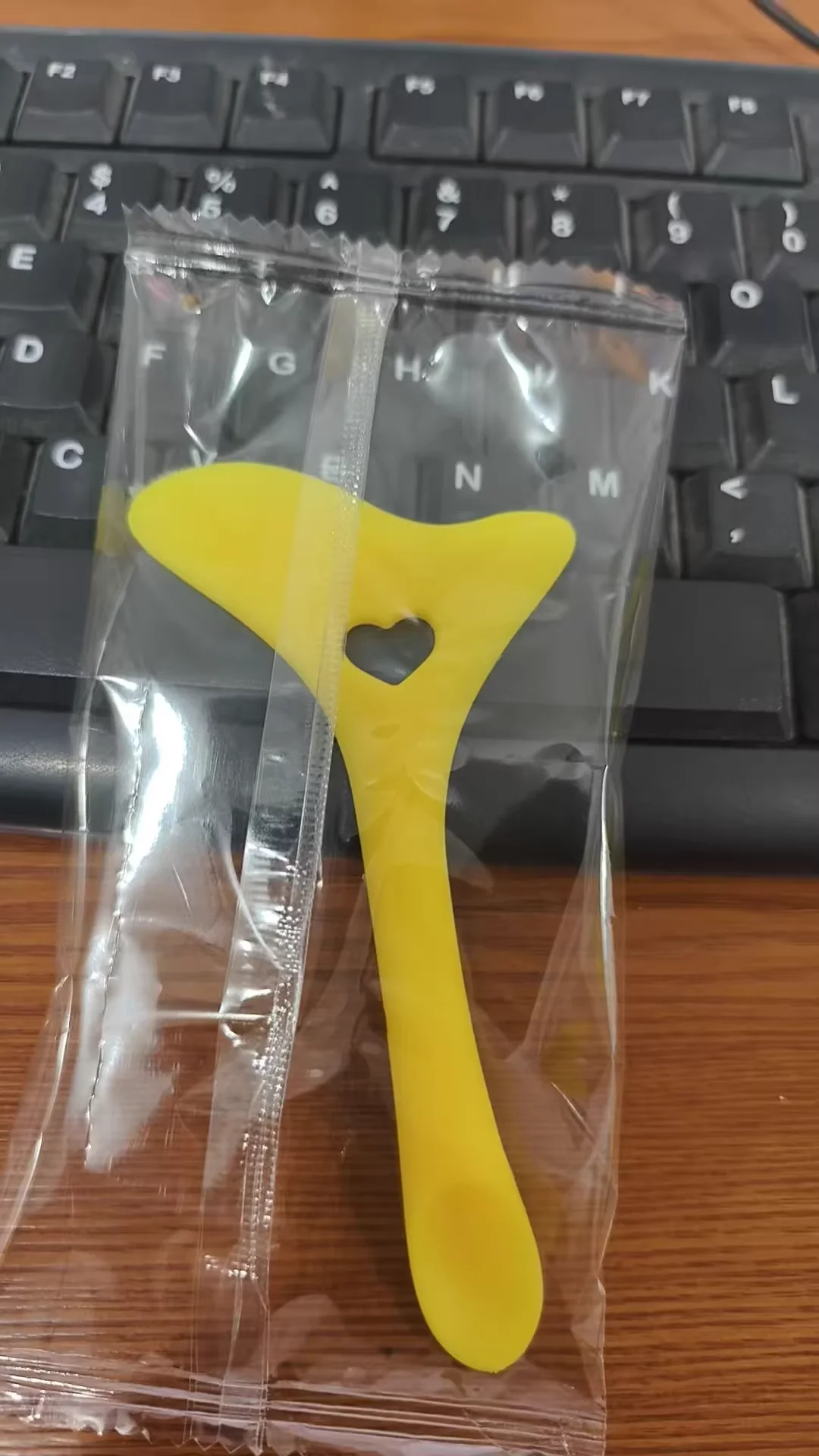 도매 아이라이너 도우미 드로잉 립스틱 착용 도우미 재사용 가능 메이크업 도구 다기능 아이라이너 스텐실 윙팁 실리콘
