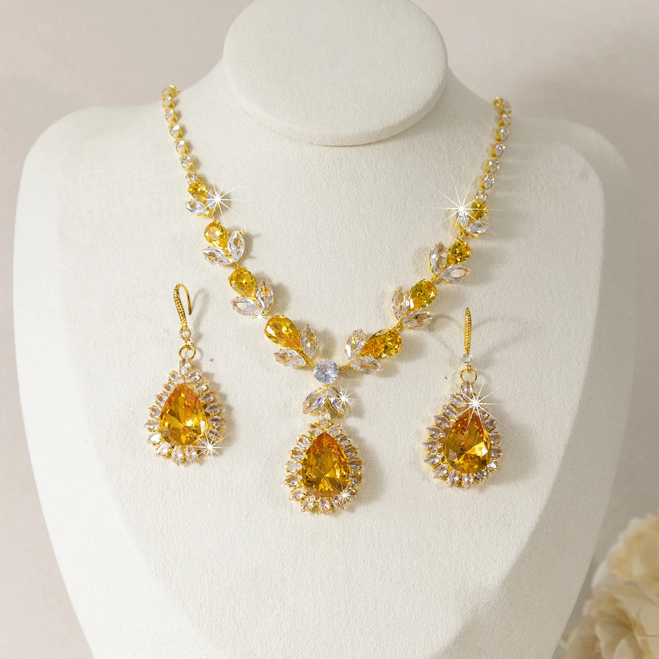 3-teiliges elegantes Braut-Halsketten-Ohrring-Set, luxuriöser High-End-Schmuck für Frauen, Abendkleid-Zubehör-Set, Party-Zubehör