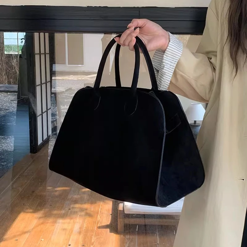 High-end Niche Design Handbags Outdoor Travel Bags Autumn and Winter New High-capacity Retro Commuter Handbags Ladies