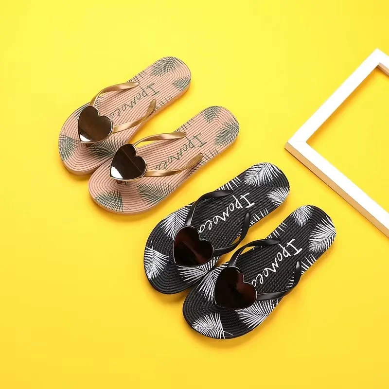 New Love Shaped Herringbone Slippers for Casual Versatile, Fashionable and Comfortable Beach Shoes