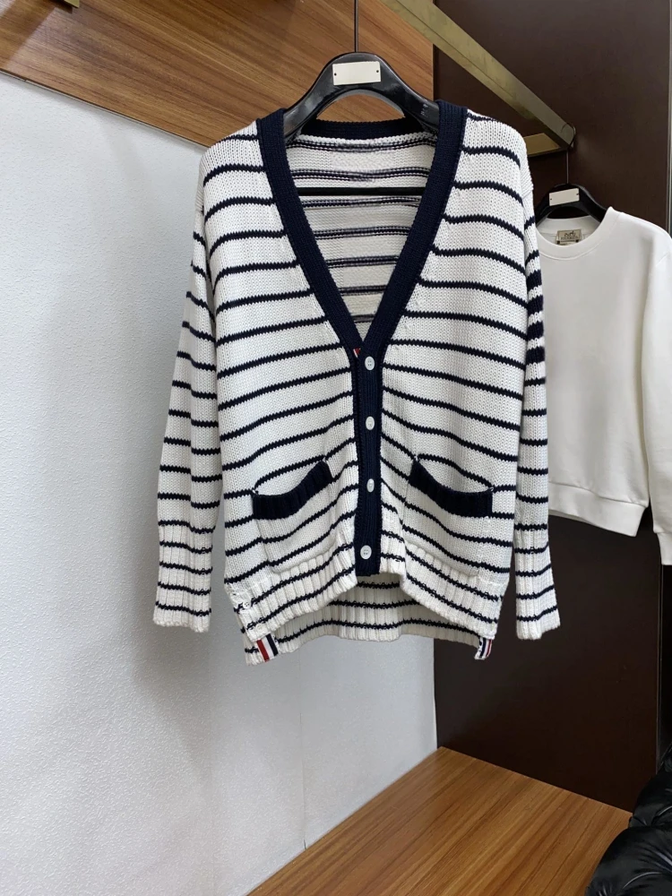 

Striped Sweater Knit Cardigan Contrast Color Black White Men Women Loose Preppy Style Four-bar Jacquard Age Reduction Tops