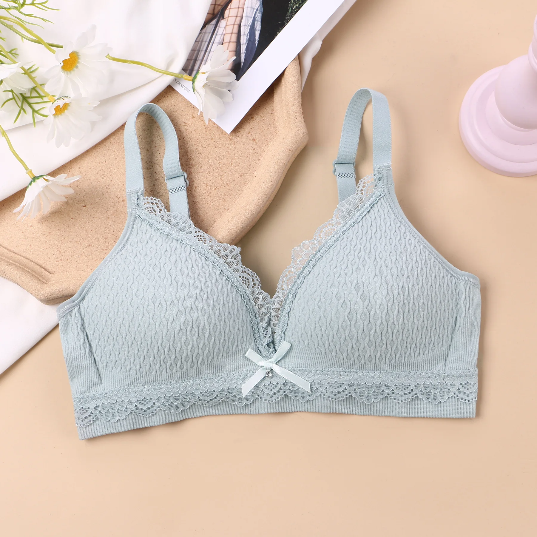 New girls underwear women's no steel ring bra triangle cup bra lace high school students girls students AB cup wireless
