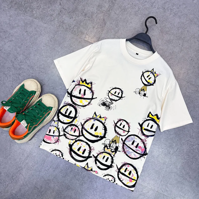 thumbnail image 1 of Camiseta de pareja de moda con dibujo digital de graffiti, holgada, de manga corta, con hombros ligeramente caídos, para hombre, 1 of 5