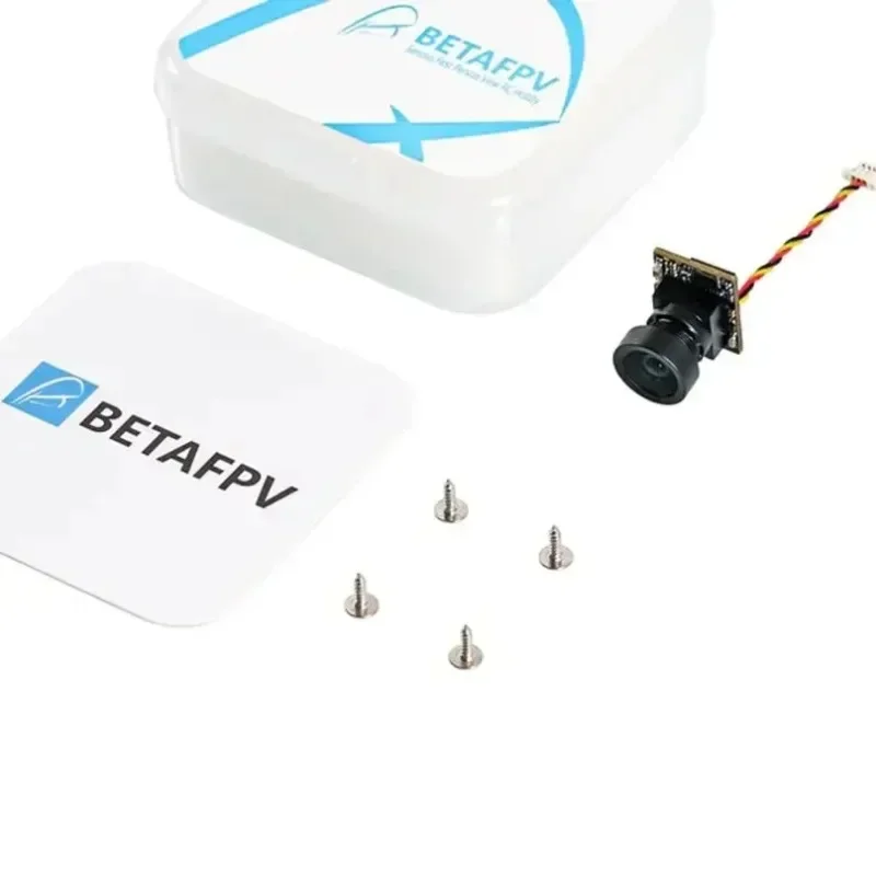 Détail du connecteur et du câble de la caméra BETAFPV C03 FPV, idéale pour les drones miniatures