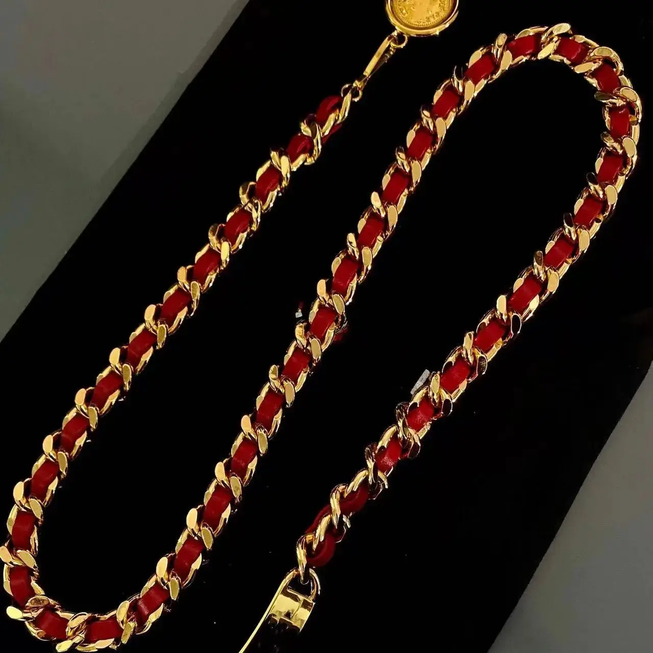 

Fashion trend Design Ladies luxury waist chain Red black high quality belt 95cm