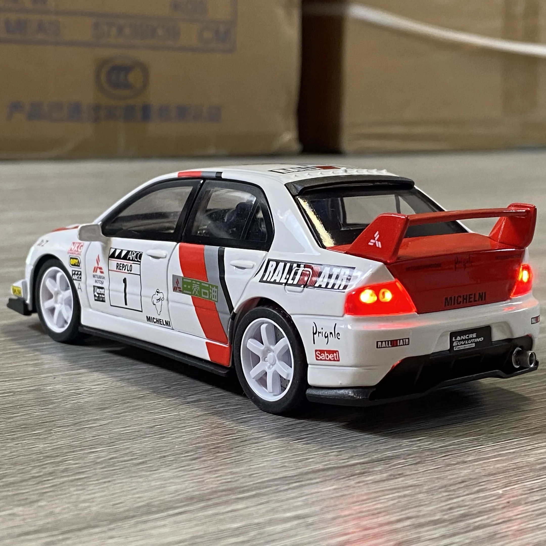 JDM 1:32 미쓰비시 랜서 에볼루션 EVO 석유 버전 합금 다이캐스팅 모델 사운드 & 라이트 장난감 성인용 남자친구 선물