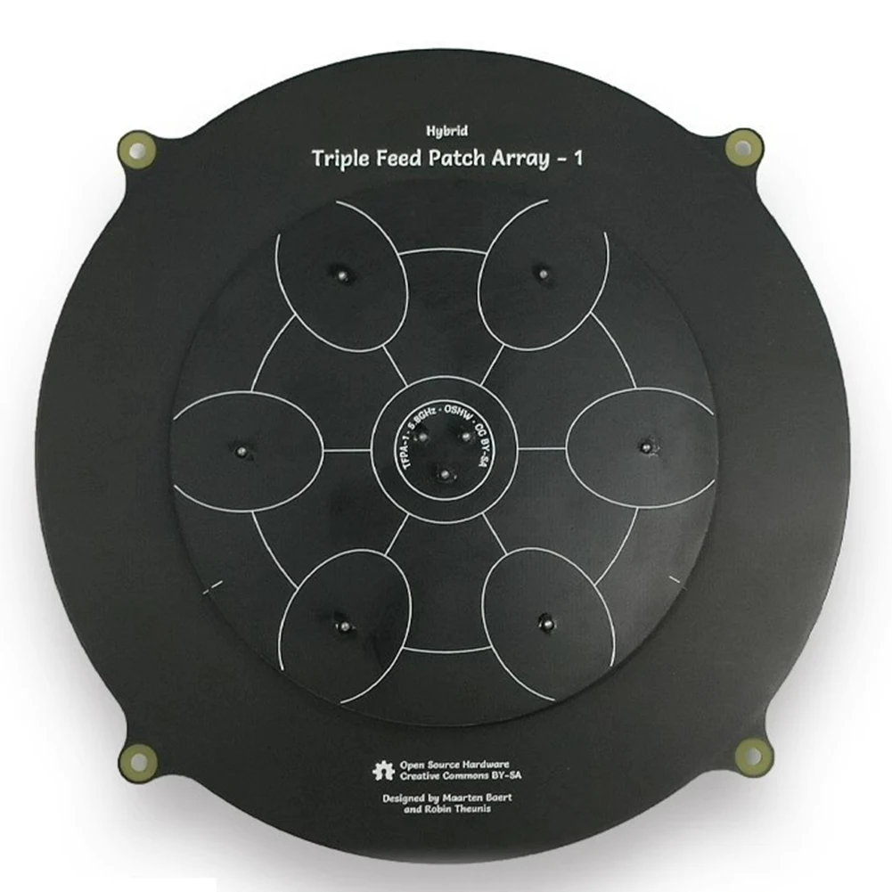 Installation de l'antenne pagode triple alimentation sur un drone de course, optimisant la réception 5.8GHz.
