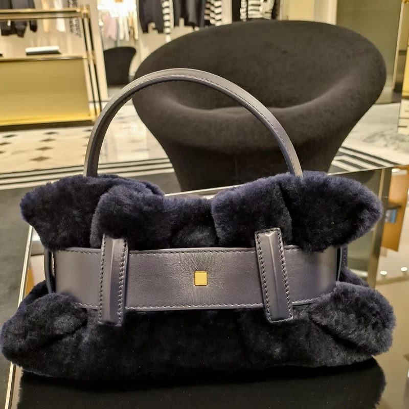 Women's plush Shoulder Bag Fashion Brand High-quality Handbag Elegant Banquet Bag Belt Buckle Versatile Commuter Crossbody Bag