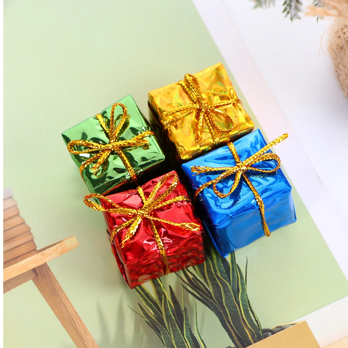 

A Set Of Christmas Tree Small Gift Boxes Hanging Gift Boxationsations Ornaments Christmas Tree Small Gift Bag Gift(Random Color)