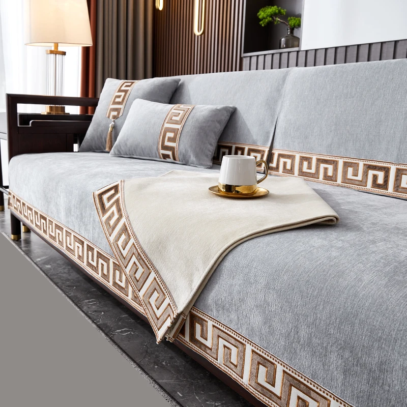Sofa mats are universal all year round, pet friendly, slip resistant, scratch resistant, and dirt resistant. They are machine wa 4