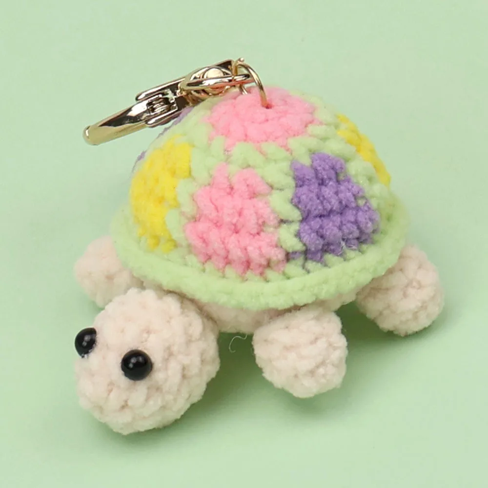 Niedlicher Schildkröten-Schlüsselanhänger Lieblicher Gehäkelter Schildkröten-Anhänger Handgewebter Tier-Schlüsselring Taschen-Deko Geschenk – Detail 6