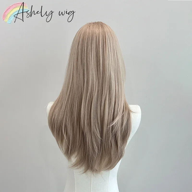 Parrucca bionda con frangia Parrucca per capelli medi lisci da 22 pollici per donna Parrucche sintetiche morbide naturali in fibre resistenti al calore 가Peluca - immagine 5