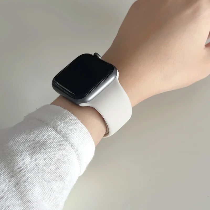 Silicone Sport Band for Apple Watch - Versatile and Durable Strap Accessory