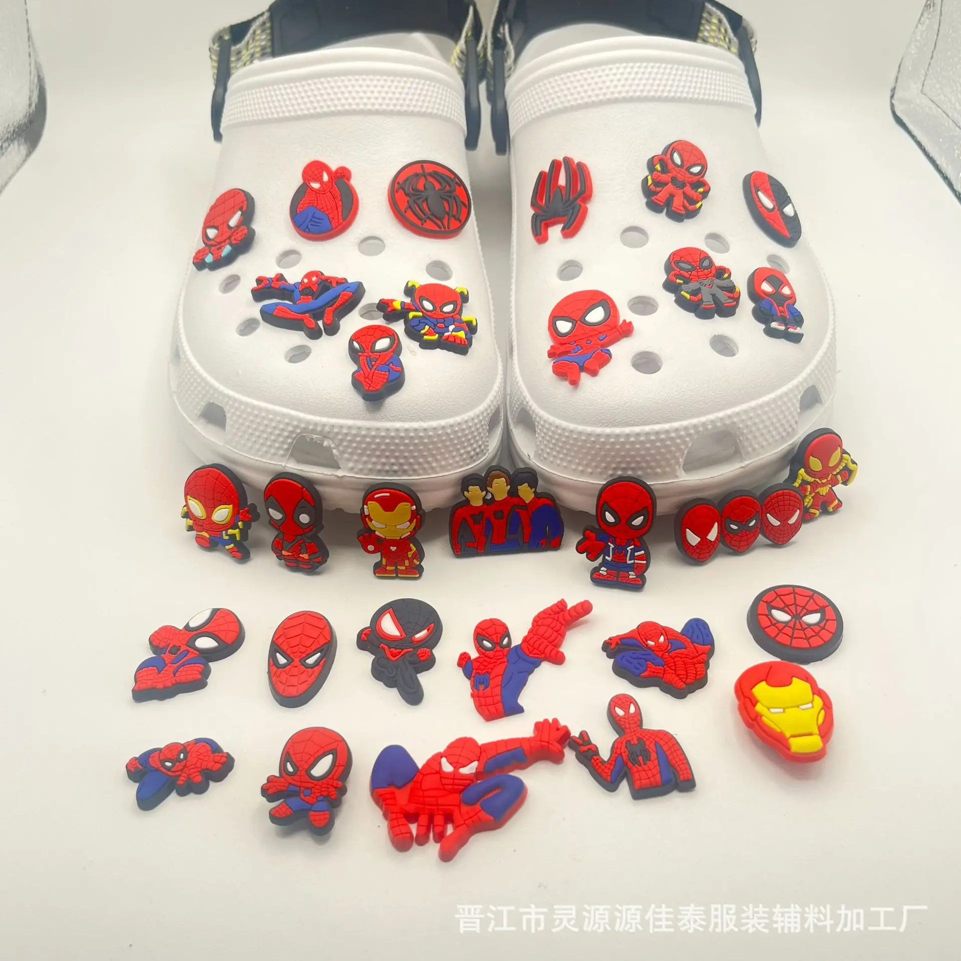 

1pcs Disney Spidermans Shoe Charms Buckle PVC Soft Decorative Anime Iron-man Super-Heros Fit Decorations Cartoon Accessories
