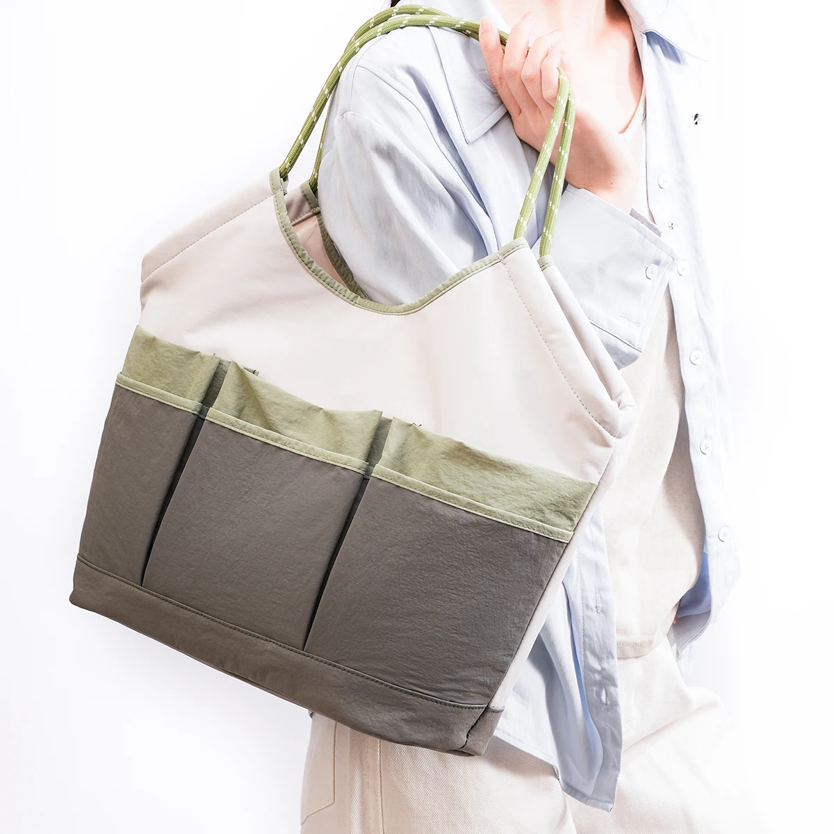 Lightweight Bag for Women, Large Capacity, Waterproof Shoulder Bag, Color Matching, Suitable for Students, Simple and Versatile, Casual Shopping Tote Bag, Suitable for Commuting to Work