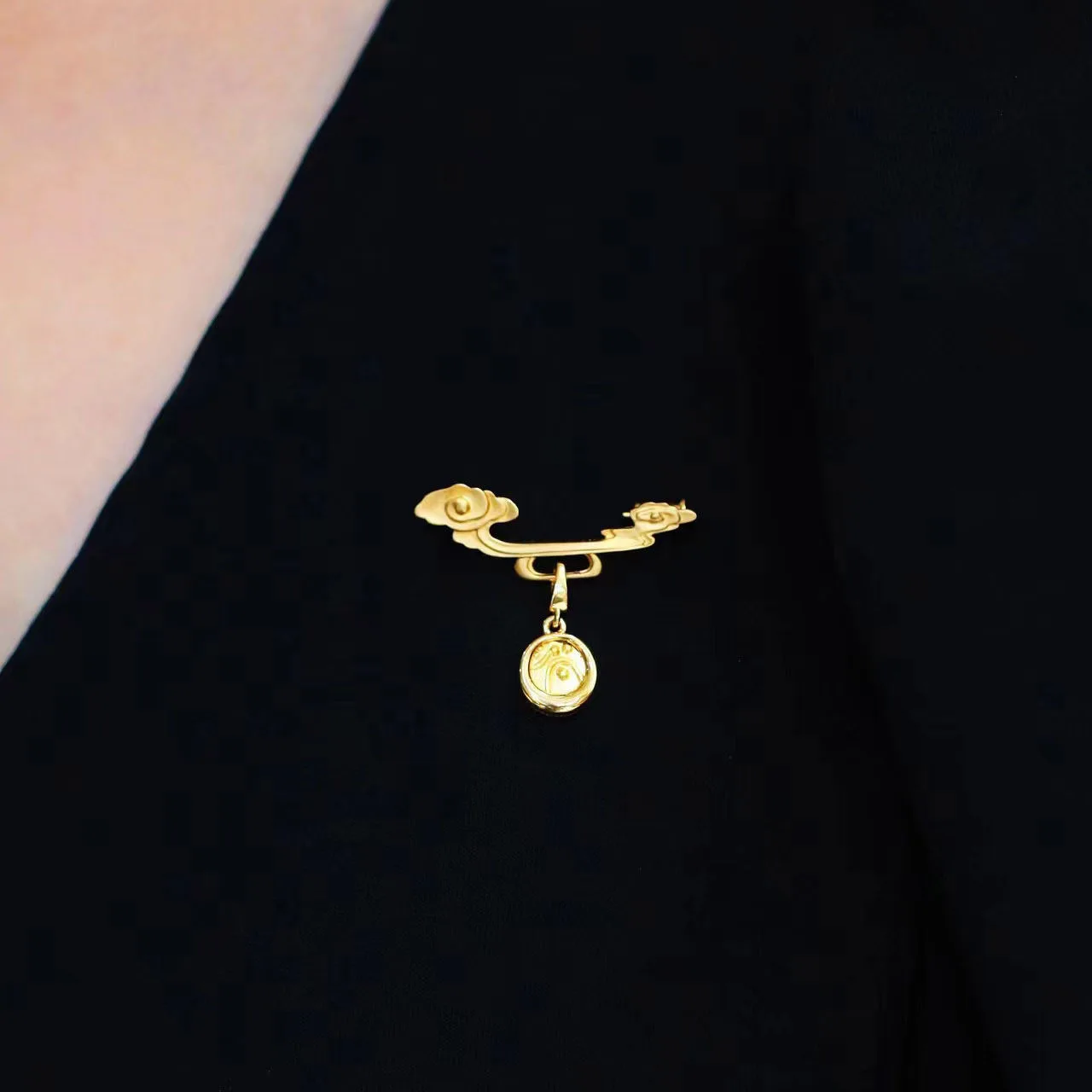 Xiangyun 브로치, 버클 브로치, 민족 스타일, 복고풍 기질, 우아하고 가벼운 럭셔리 액세서리, 가슴 꽃