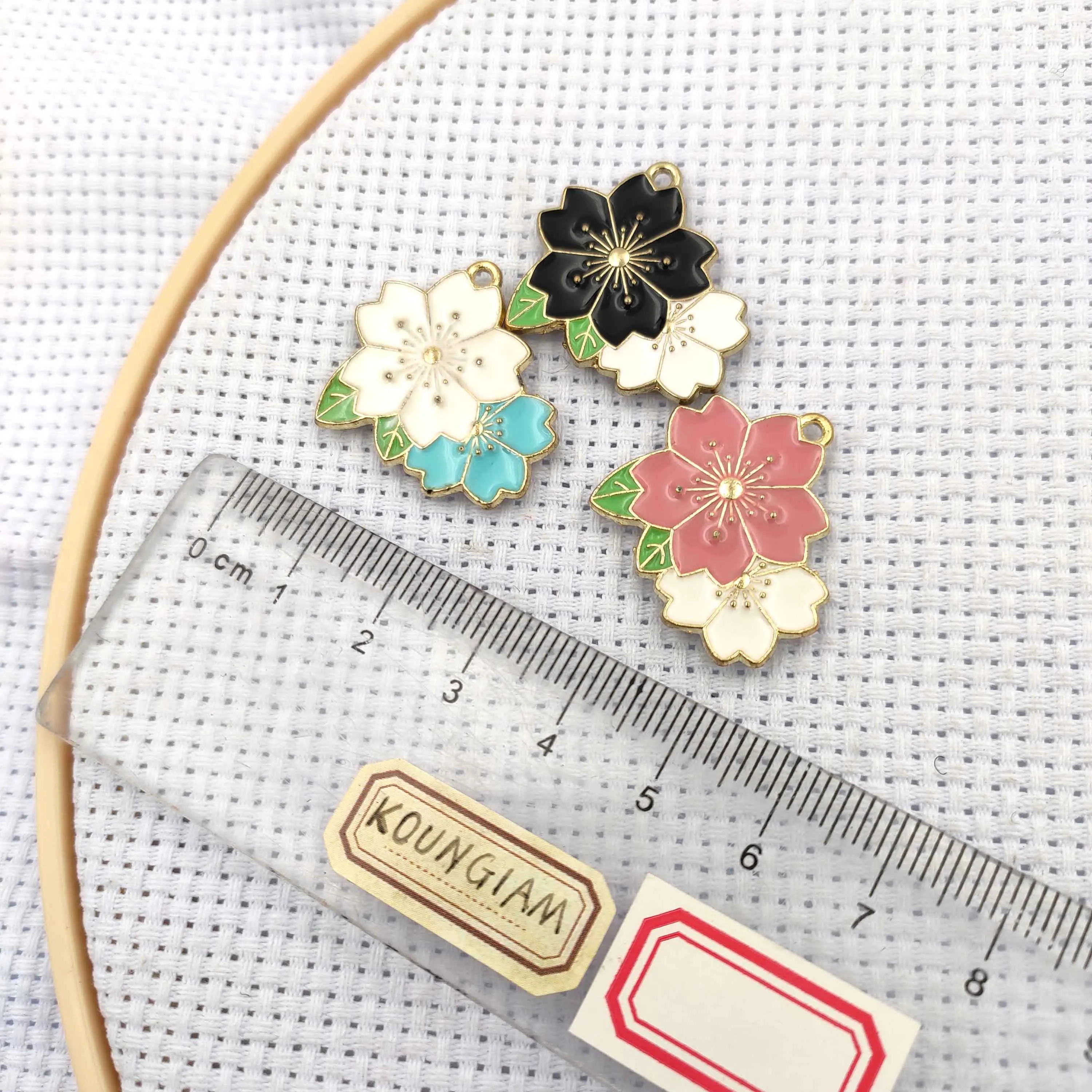 Needle Minder Magnets Flowers Needle Holder for Sewing Embroidery