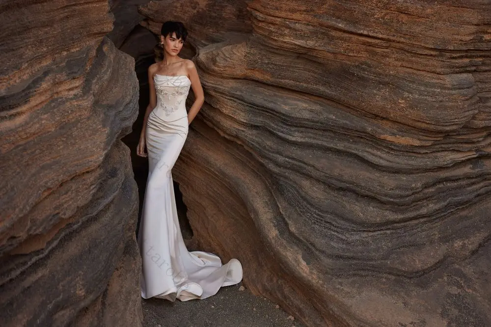 Abiti da Sposa Sirena Moderni e Glamour Personalizzati, Vestito da Sposa in Raso a Due Pezzi con Spalle Scoperte, Abiti da Sposa con Applicazioni di Perline - immagine 4
