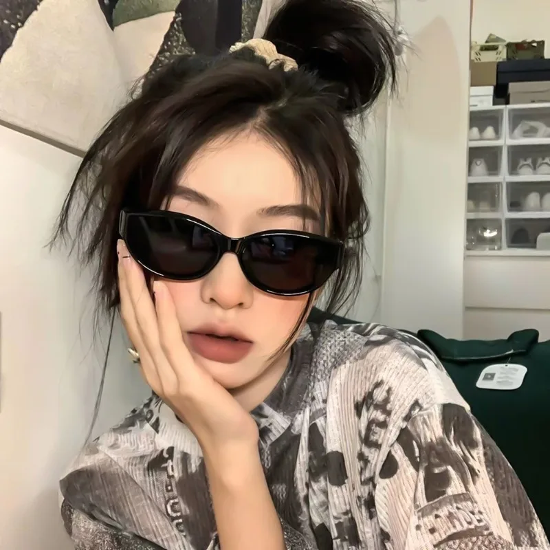 Retro 90s Cat Eye Sunglasses - UV400 Beach & Outdoor Shades, Vintage Fashion Sun Protection Eyewear for Women, Spring-Summer